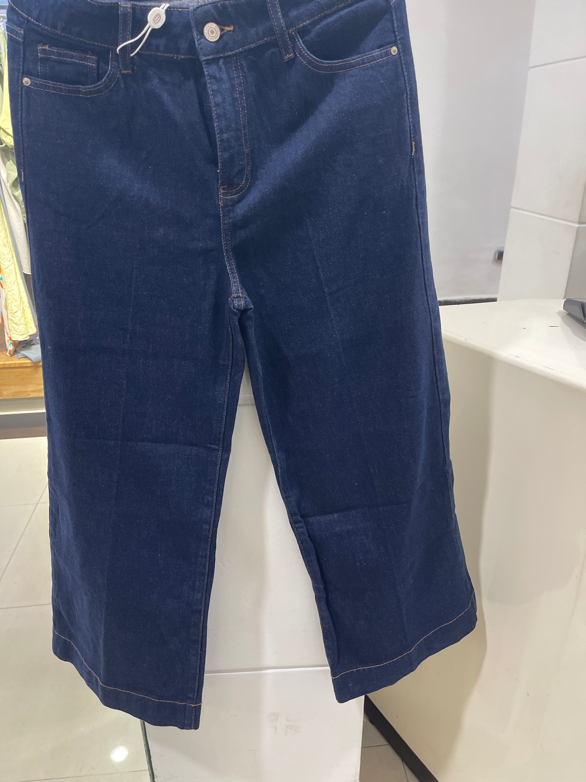 CURVY JEANS